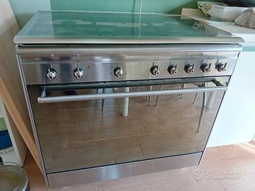 stufa gas cucina marca SMEG