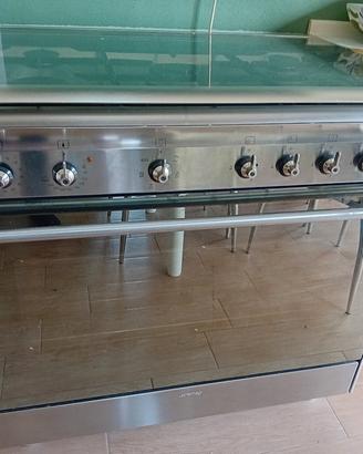 stufa gas cucina marca SMEG