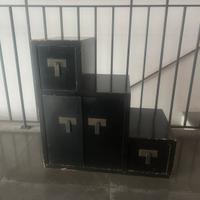 Mobile a gradini in legno verniciato nero