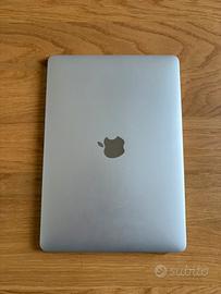 MacBook 12” (A1534) 8 GB RAM, 256 GB, silver
