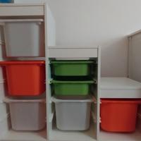 Mobile con contenitori in plastica TROFAST Ikea