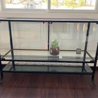 Vetrina in ferro nera con sportelli in vetro