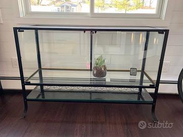 Vetrina in ferro nera con sportelli in vetro