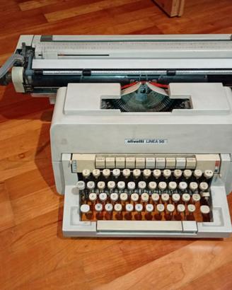Macchina da scrivere vintage della Olivetti