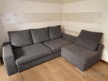 Divano con chaise longue