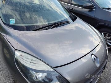Cofano RENAULT SCENIC del 2010