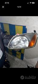 Fari anteriori Ford fiesta 2001