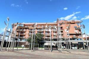 3 LOCALI IN RECENTE CONTESTO CON BOX AUTO