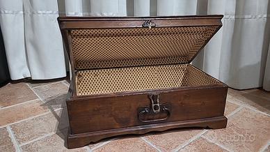 Elegante bauletto in legno dell'800