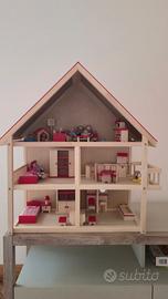 Casa delle bambole in legno