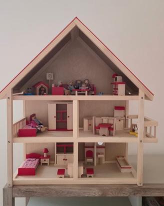 Casa delle bambole in legno