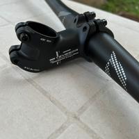 Manubrio MTB con  attacco rialzato
