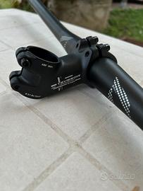 Manubrio MTB con  attacco rialzato