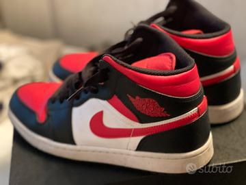 Air Jordan 1 mid nere rosse e bianche