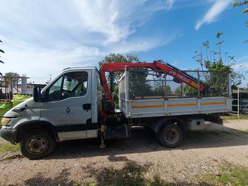 Iveco daily 35c14 con cassone e gru