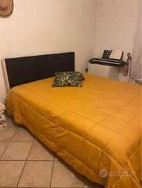 Letto matrimoniale con materasso e rete a doghe