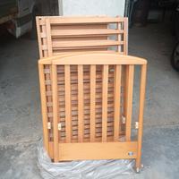 Lettino trasformabile in legno con materasso compr