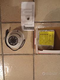 Video Camera di sorveglianza bianca