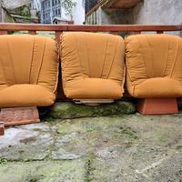 Divano struttura in legno massello con cuscini