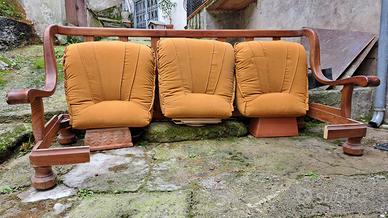 Divano struttura in legno massello con cuscini