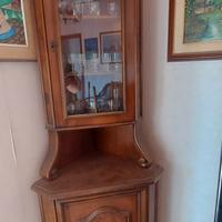 Mobile angolare con vetrina