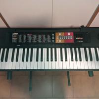 Tastiera Yamaha PSR-F51 con supporto