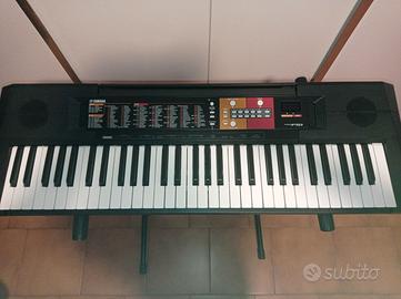 Tastiera Yamaha PSR-F51 con supporto