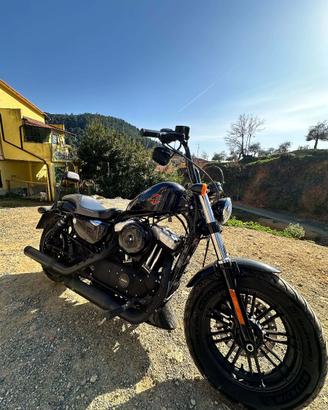 Harley-Davidson Sportster Forty Eight Guida con A2