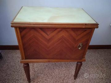 Coppia di comodini vintage