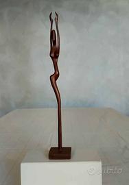Scultura in legno stilizzata