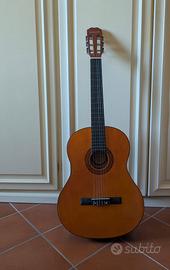 Chitarra classica con custodia