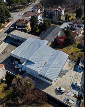 Capannone a destinazione d'uso commerciale