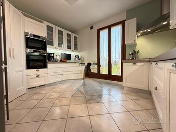 Cucina pari al nuovo