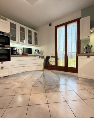 Cucina pari al nuovo