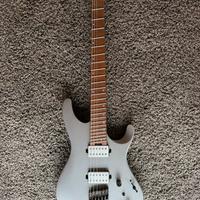 Ibanez QX52