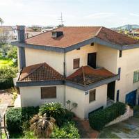 Villa con grande cortile