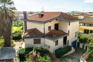 Villa con grande cortile