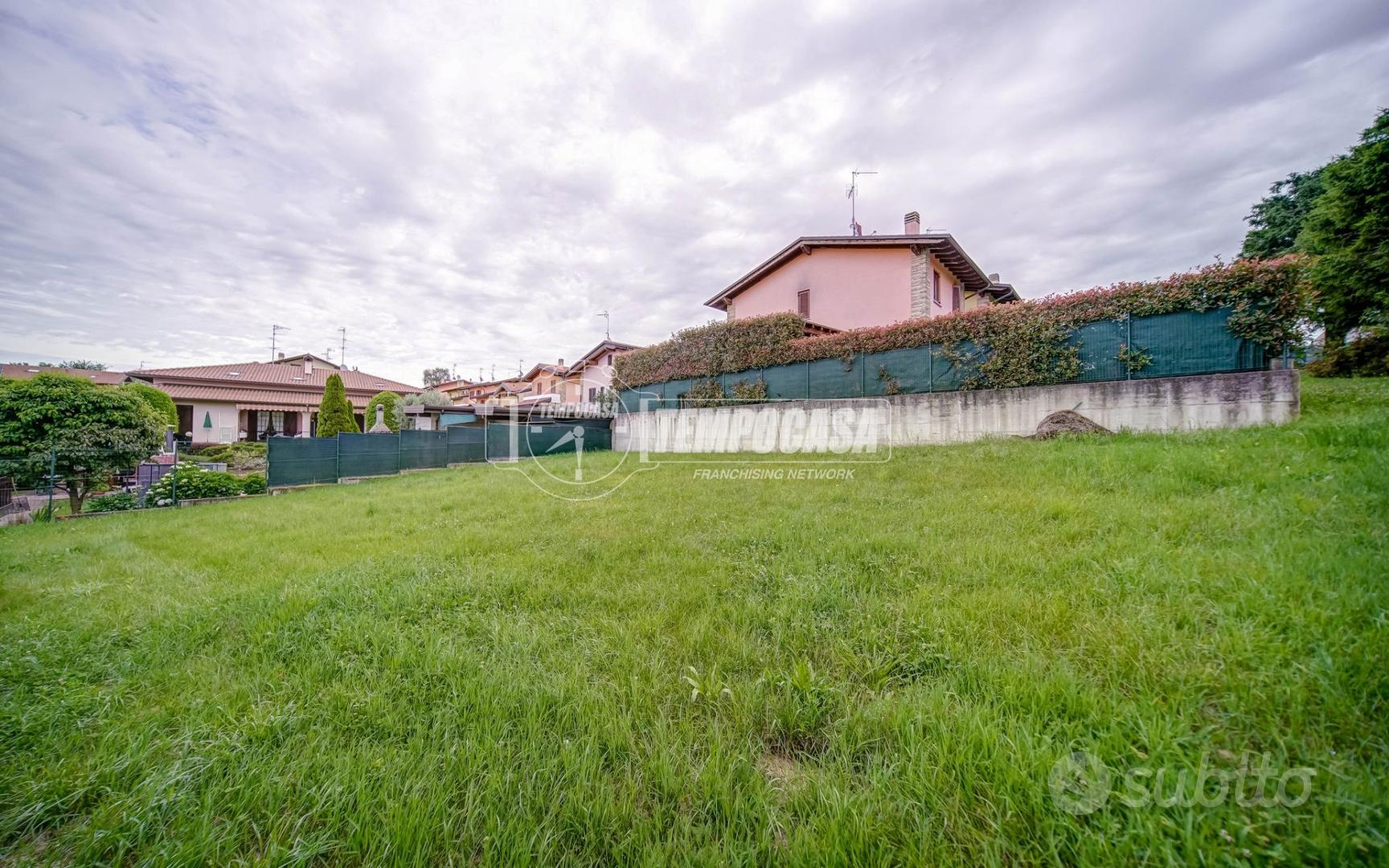 Terreno residenziale a Carnago Via Luxemburg - Vista 2