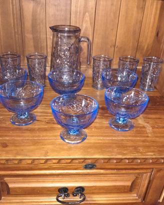 Set per 6: 6 bicchieri e 6 contenitori + caraffa. 