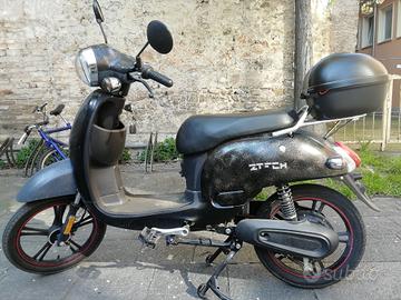 bicicletta elettrica modello scooter 