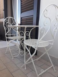 tavolo con sedie e fioriera shabby 