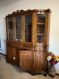 Credenza classica con vetrina in legno massello