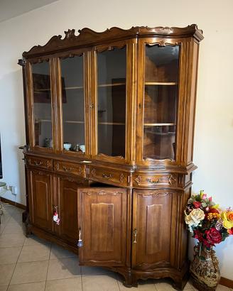 Credenza classica con vetrina in legno massello