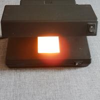 Lettore banconote o indurire U. V. 