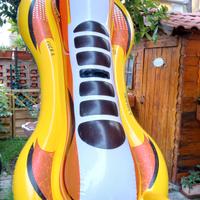 Moto d'acqua gonfiabile molto grande a due posti.