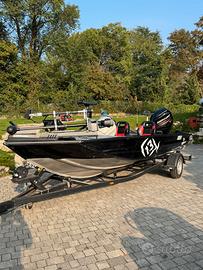 Bass boat Chacal 518 pronto pesca