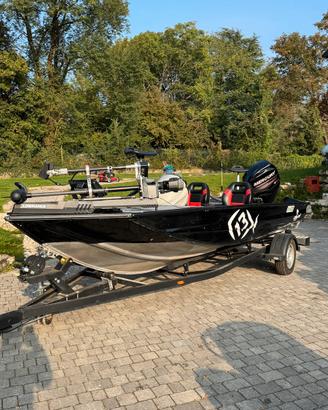 Bass boat Chacal 518 pronto pesca