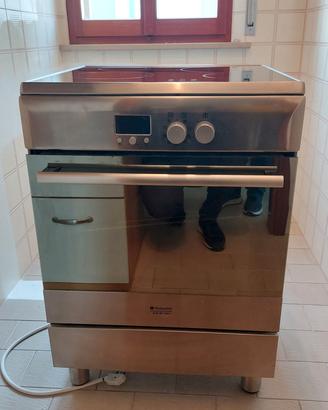 Forno elettrico con piano induzione Ariston