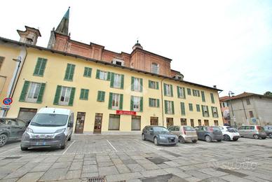 NEGOZIO A LIVORNO FERRARIS