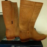 Stivali da donna in cuoio ricamato, numero 35